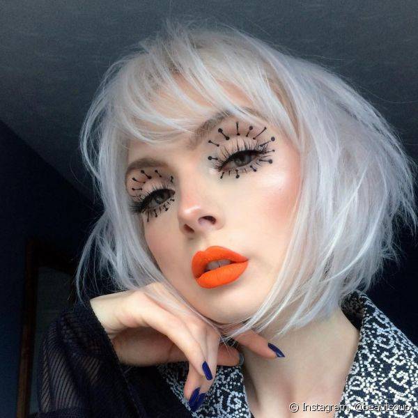A maquiagem laranja traz mais cor para o visual (Foto: Instagram @beautsoup)